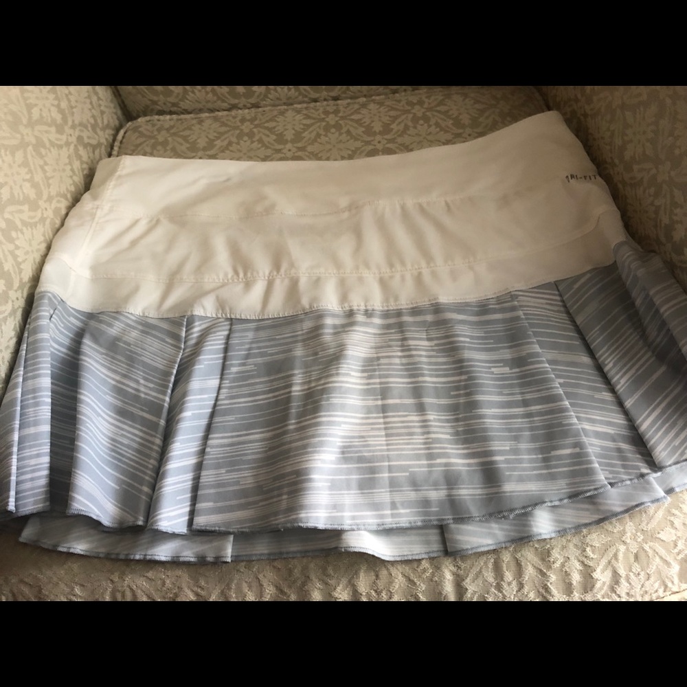 Nike grey & white pleated tennis / running skirt